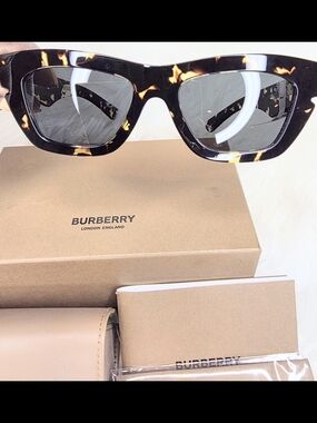Burberry Tortoise Shell/Havana Gold Sunglasses Dark Gray Lenses NWT Retail $463